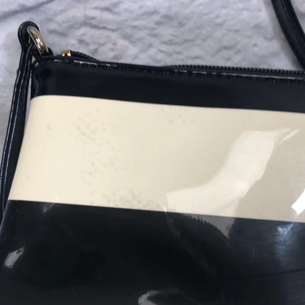 Kate Spade patent leather Striped Crossbody bag purse Pockets strap Logo